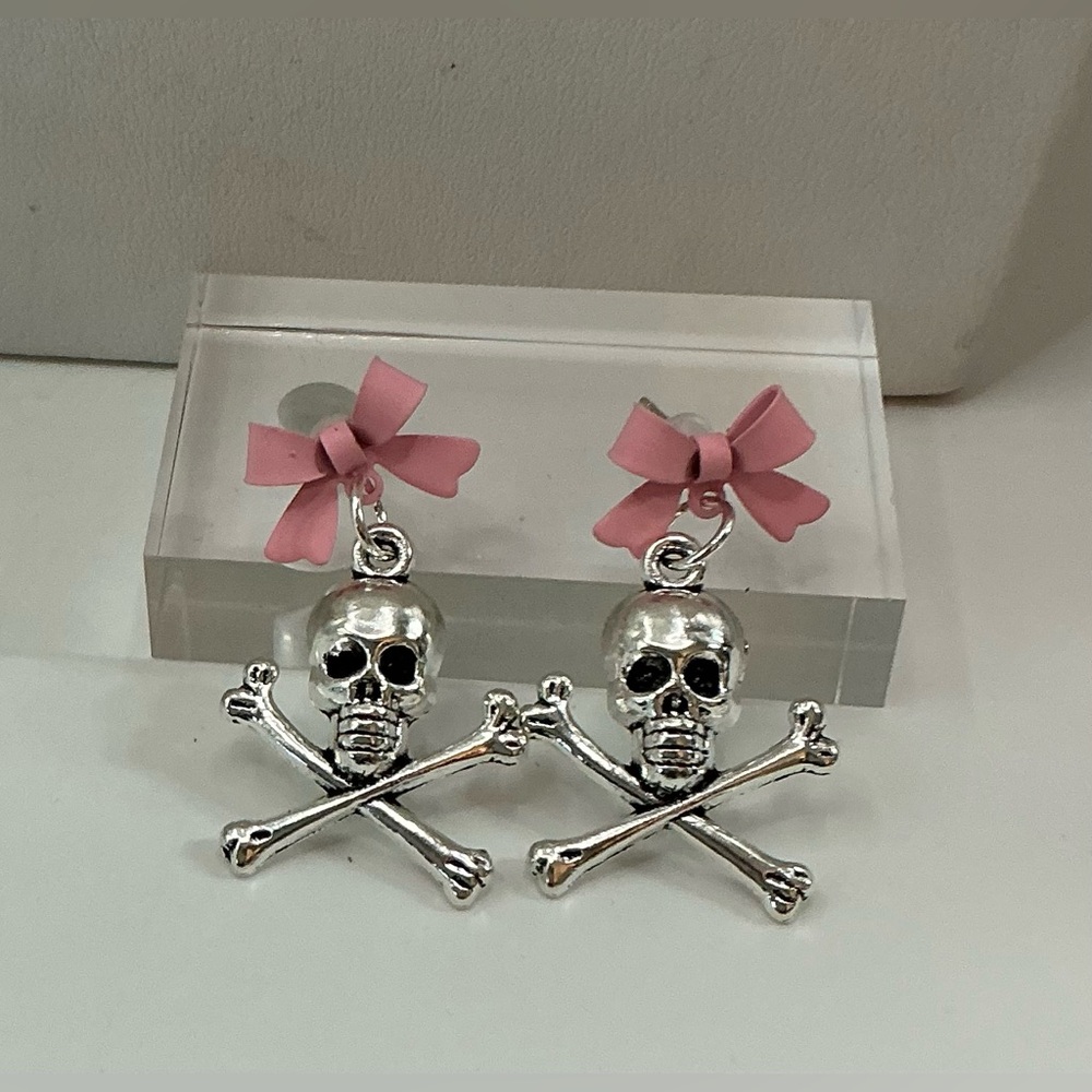 SILVER TONE GIRLY SKULL & CROSSBONES PINK BOW EARRINGS HANDMADE PASTEL GOTH PUNK